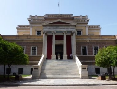 Ποινική δίωξη στις δύο ψυχοπαθείς τσιγγάνες από τη Βουλγαρία που βανδάλιζαν εκθέματα μουσείων